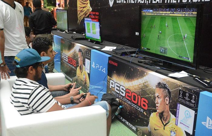 Players Playing PES 2016 Match