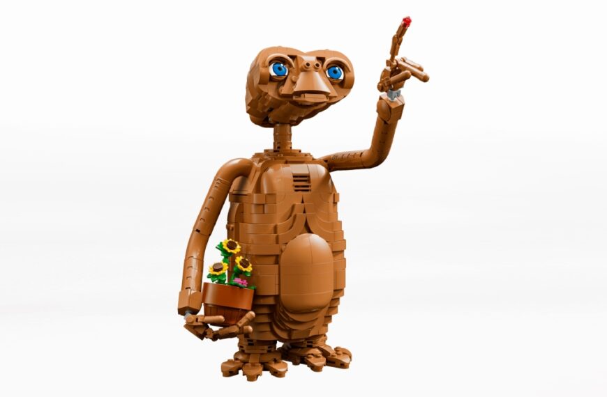 Lego helps E.T. phone home with quarter-scale collector’s set